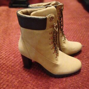 Size 10 tan women boots gently used